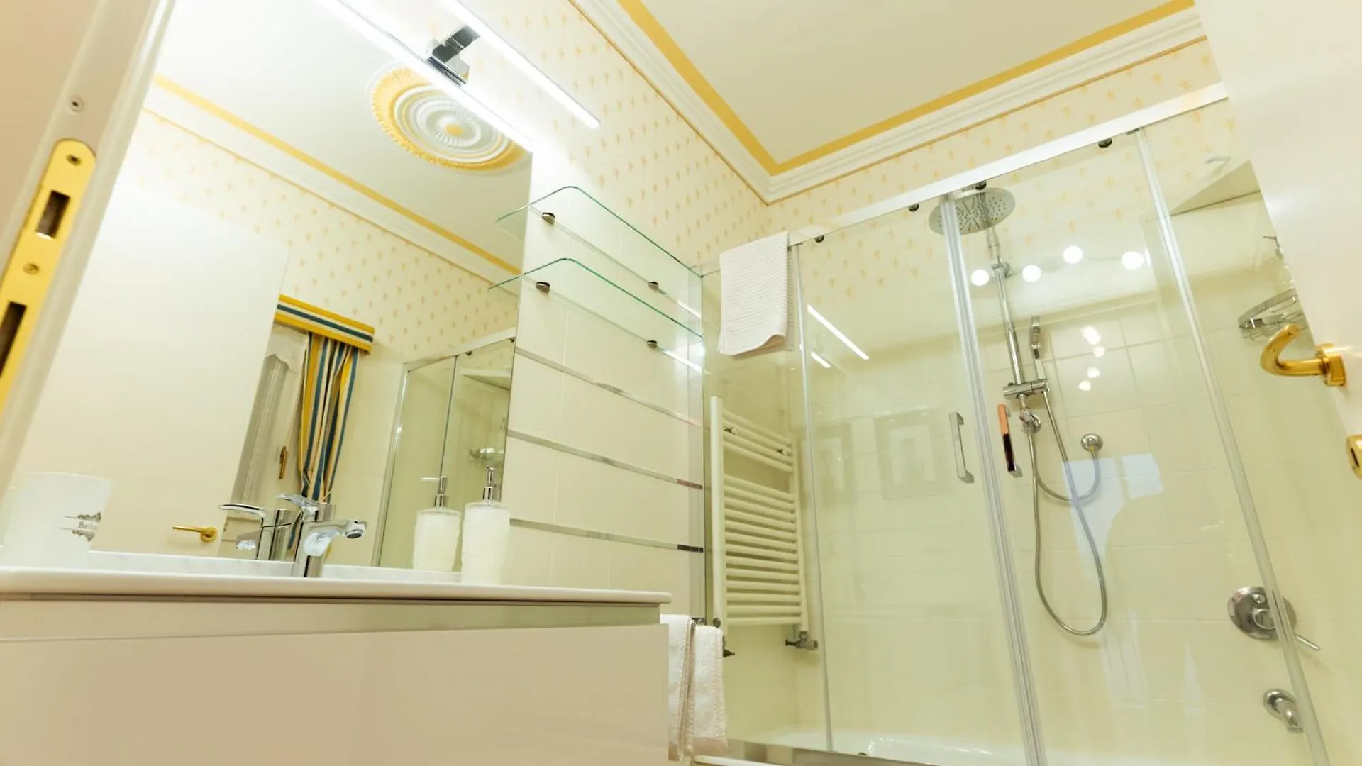 New Cozy Apartment - City Centre 莱科